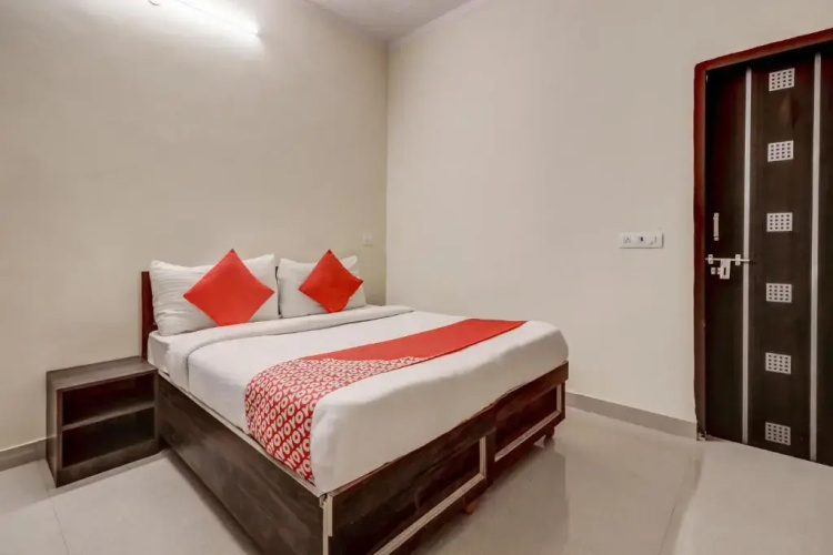 OYO 64980 Hotel Sapphire