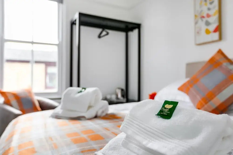 Super Central Hotel Style EnSuite Bedroom #9