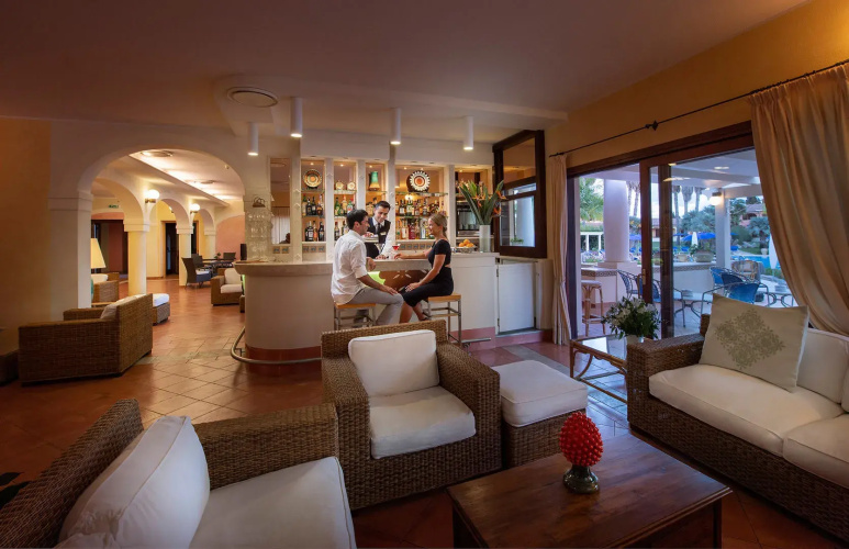 Lantana Resort Hotel & Apartments