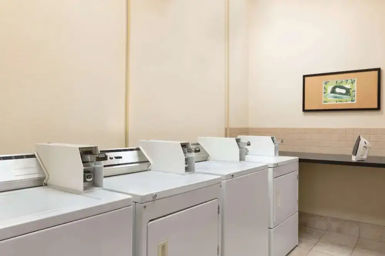 Ramada Drayton Valley