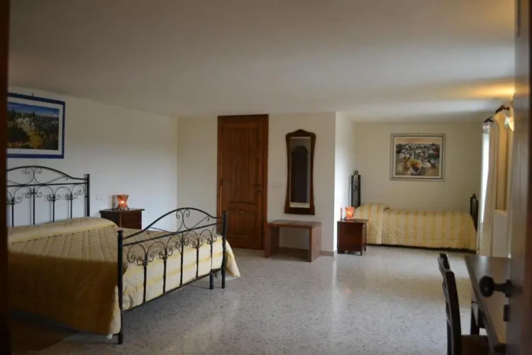 Standard Triple room
