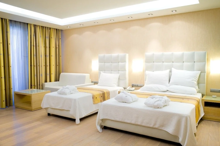 Standard Triple room with sea view