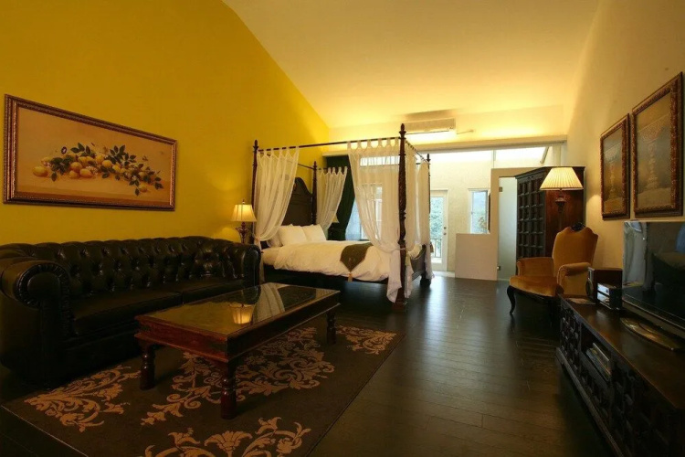 Juhu Farmstay