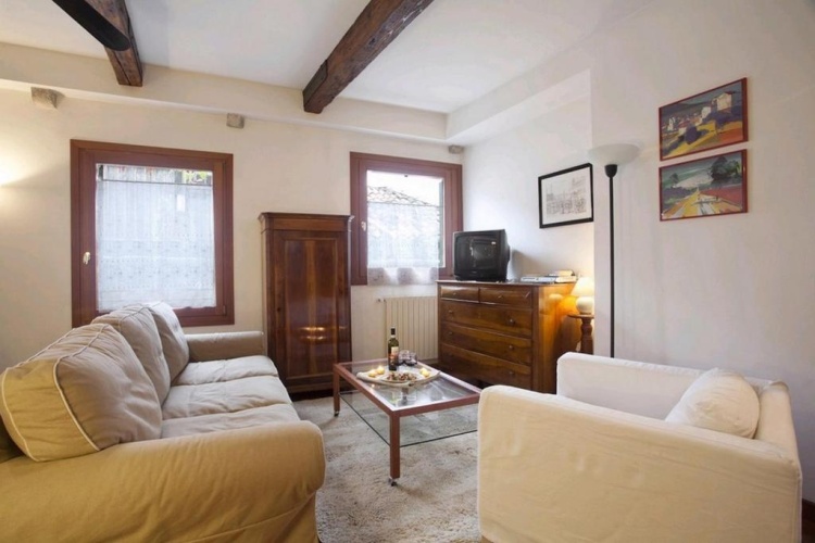 3 Bedrooms Apartment