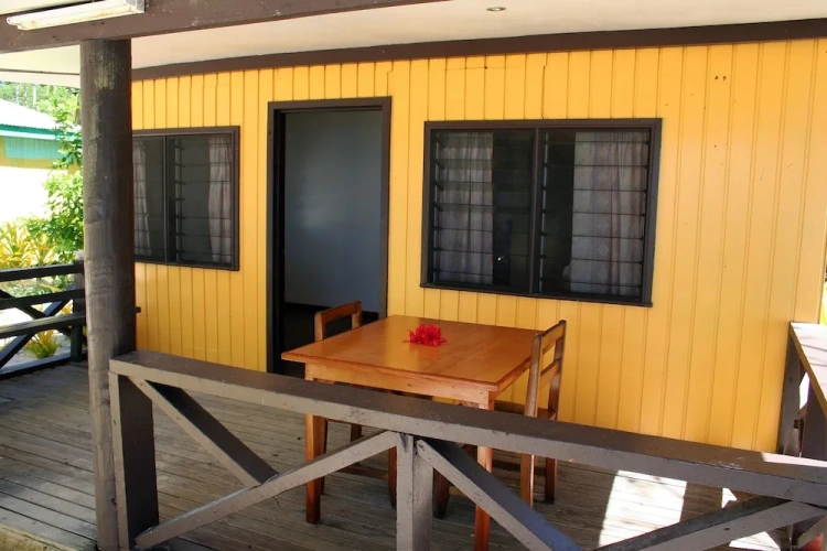 2 Bedrooms Cottage beachfront