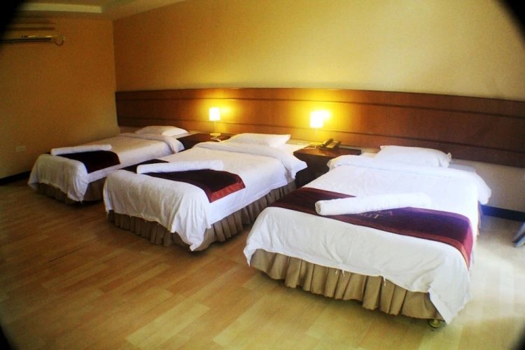 Standard Triple room