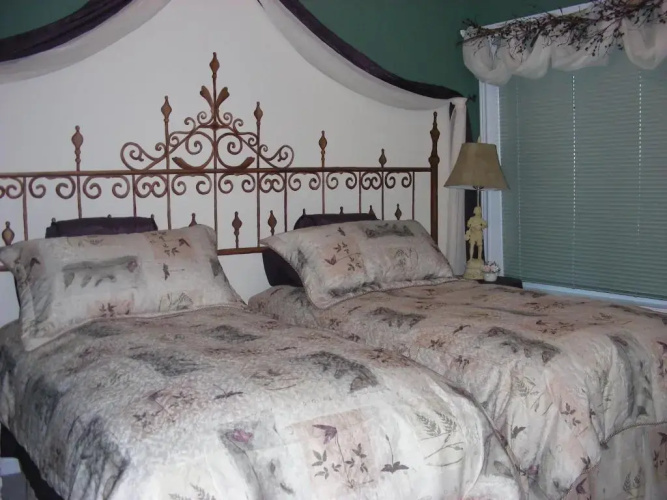 Golden Pathways Retreat and B&B