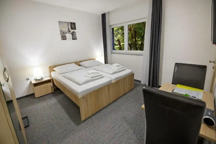 Hostel Mali Pariz
