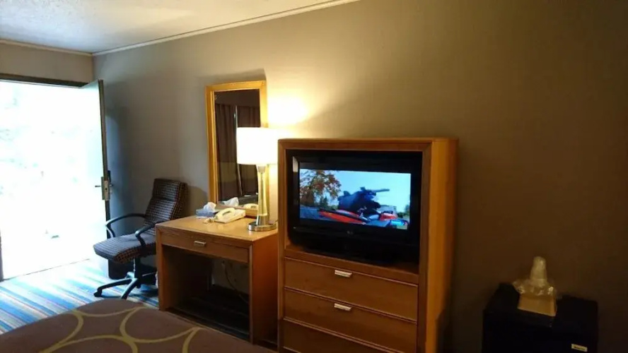 Burton Inn & Suites