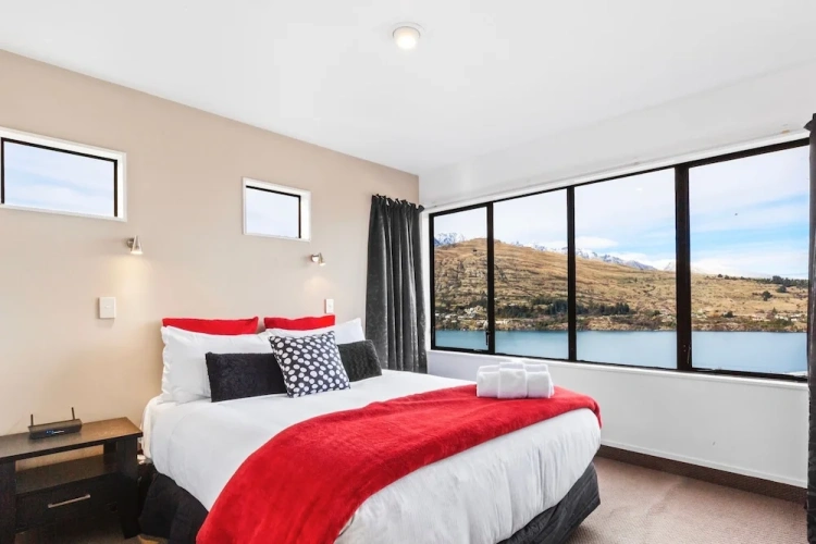 4 Bedrooms Cottage
