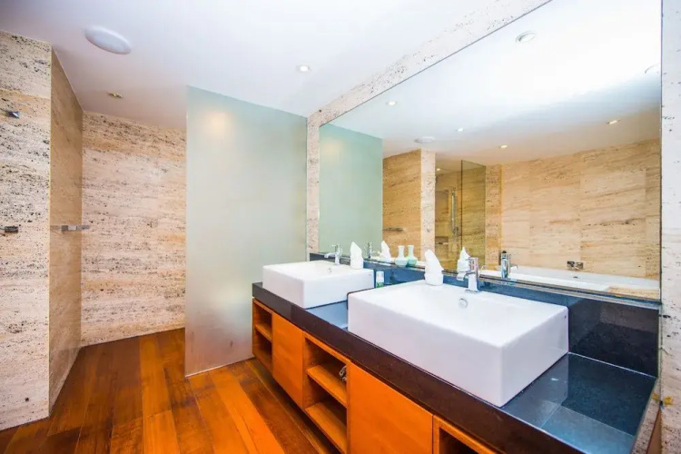 Charming Beachfront Villa on Bangtao