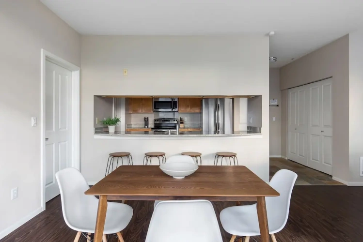 2 Bedrooms Apartment