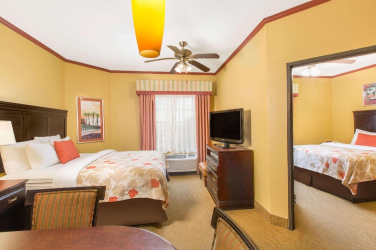 1 Bedroom Quadruple Suite