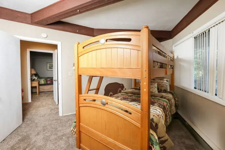 1429 Zurich Rd Chalet