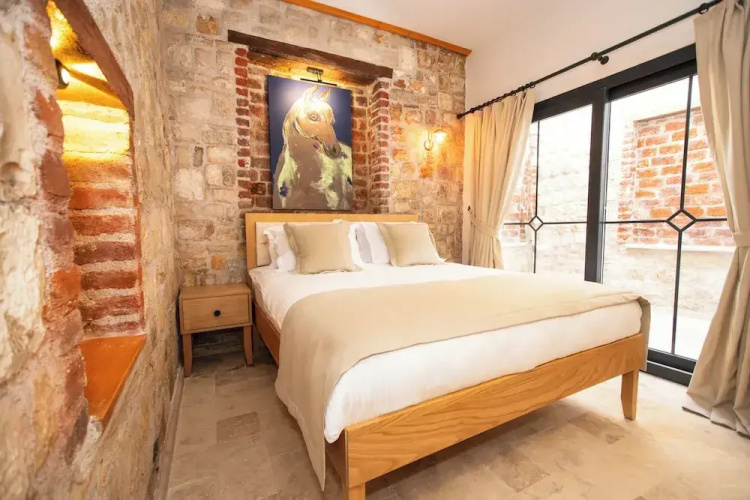 Atrium Suites