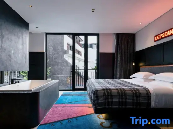 Suite with balcony and with view