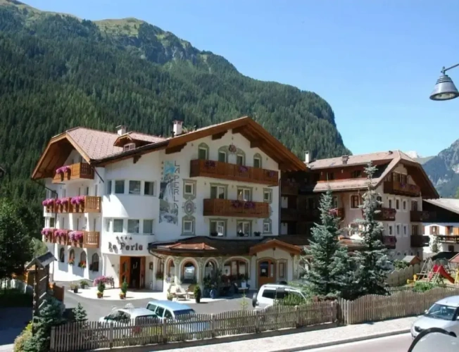 3 Bedrooms Classic Apartment with balcony