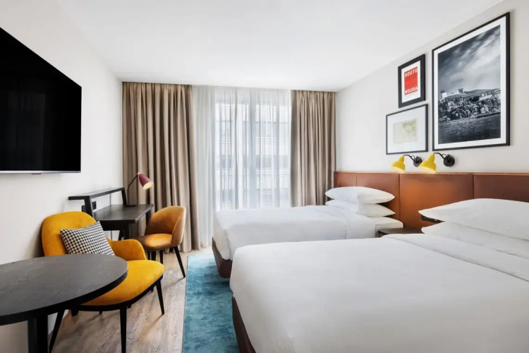 Deluxe Twin room with city view