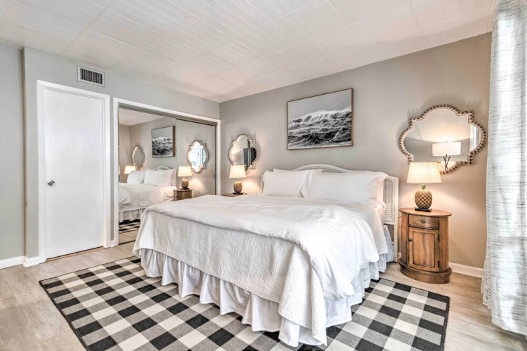 Sunny Destin Condo w/ Pool & Beach Access!