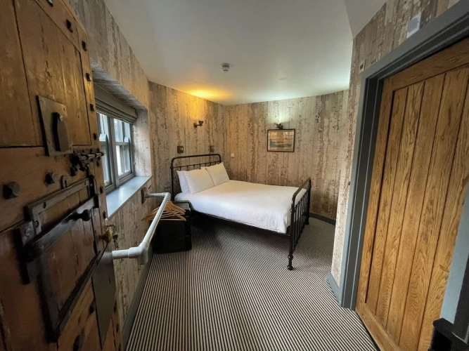 Standard Double Basement room