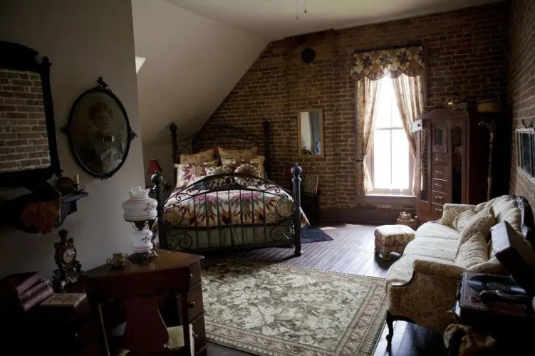 1818 Main Street Bed and Breakfast