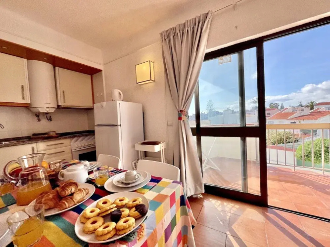 Albufeira Skylight 2 by Homing