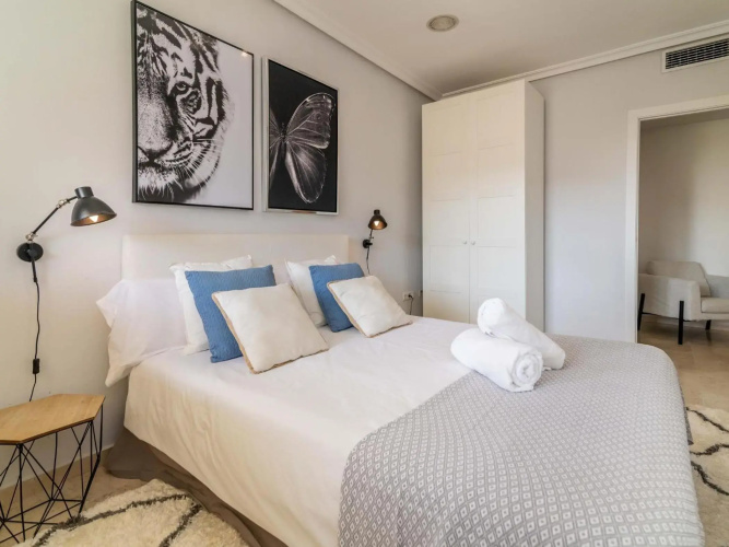 Puente Romano Modern flat, Best location in town