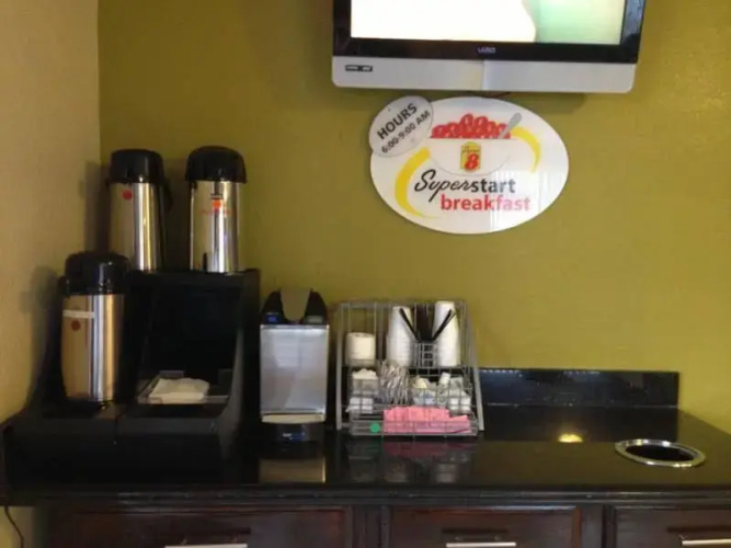 Super 8 Motel - Wilmington