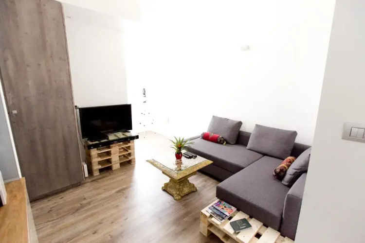 Ice Breaker Apartment