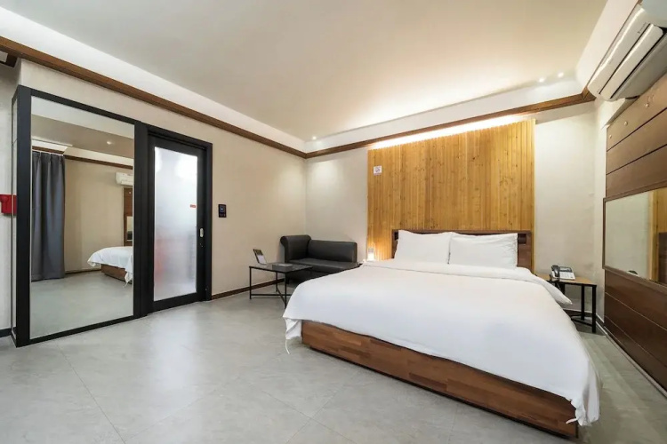 SKYHOTEL