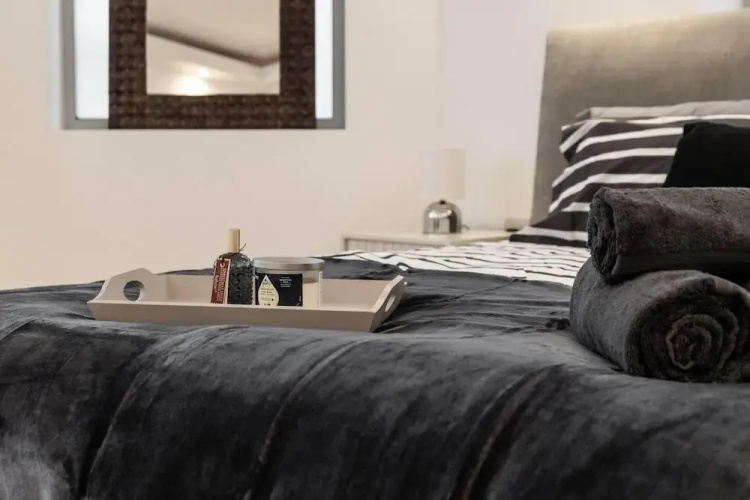 Exquisite 2400sqft 3 Bed Brick Lane Pad