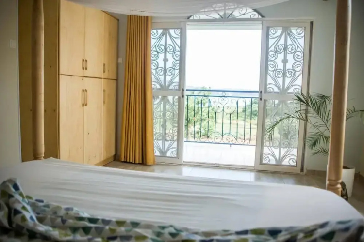 5-bed Lakeview Villa With Roofterrace and Kidspond