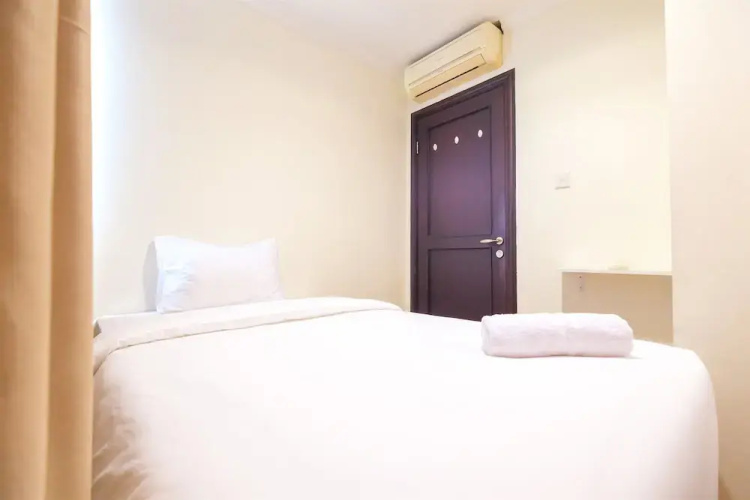 Spacious Riverside Pluit Apartment