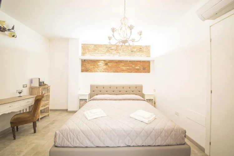 1 Bedroom Standard Double Basement room