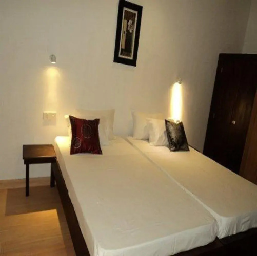 Maple Leaf Hotel