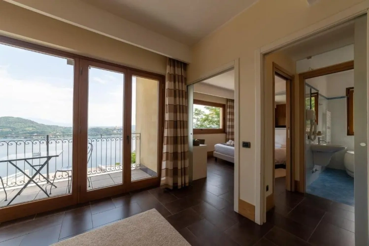 Suite with balcony and with view
