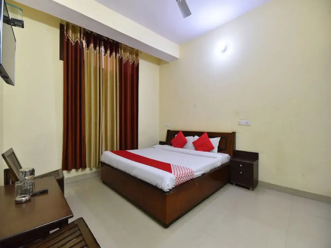 Oyo 28027 Hotel Dhruv