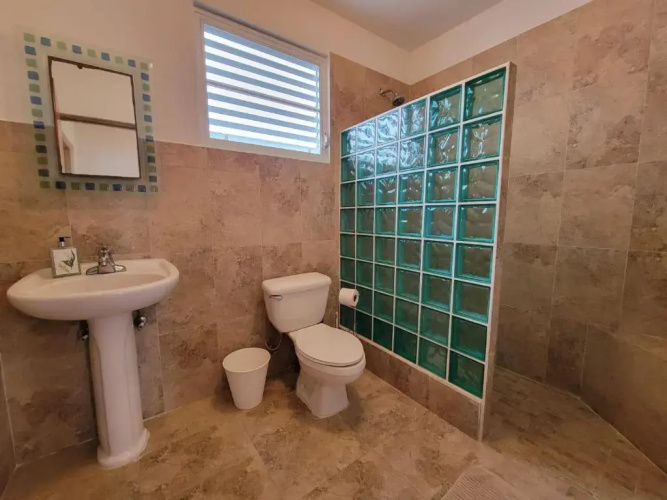 2 bdr apt - 4 min walk to Sandy Beach