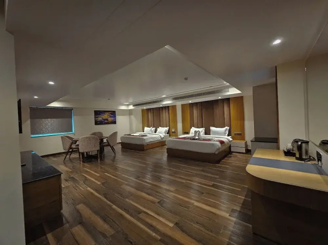 Hotel Elara