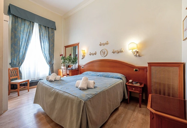 Standard Triple room with city view