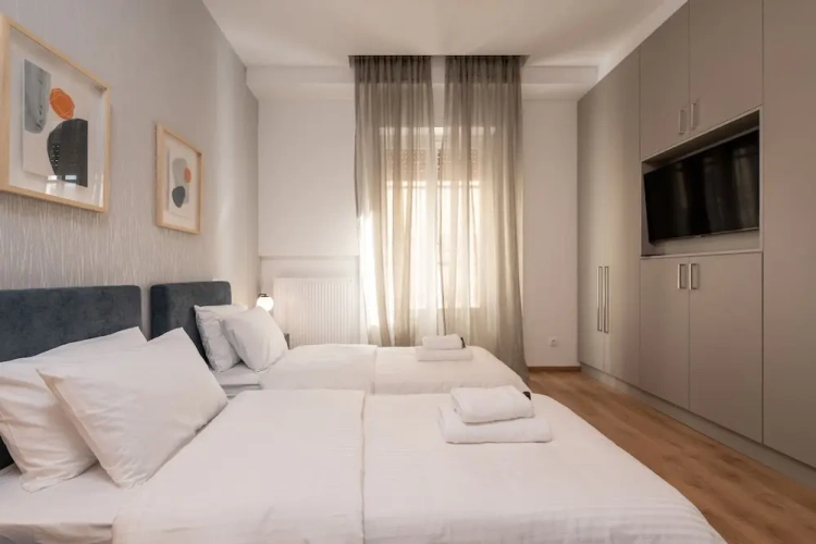 4 Bedrooms Luxury Apartment