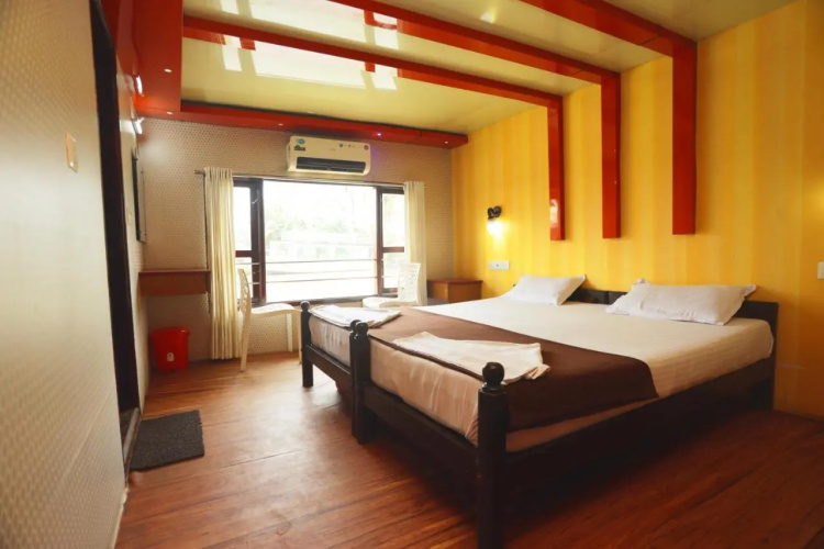 JCT Houseboats