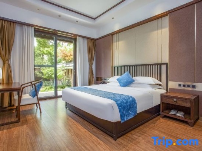 Standard Double room with garden view