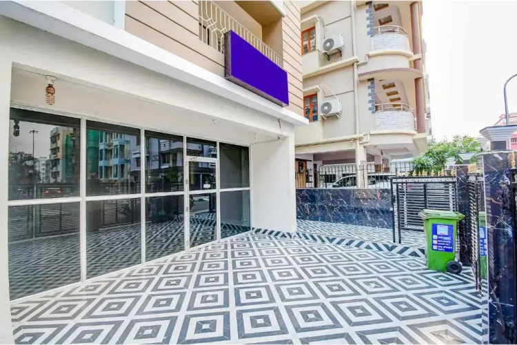Fabhotel Royal Palm