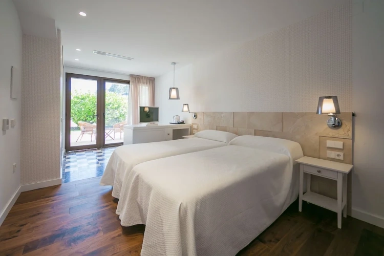 Deluxe Double Suite with mountain view