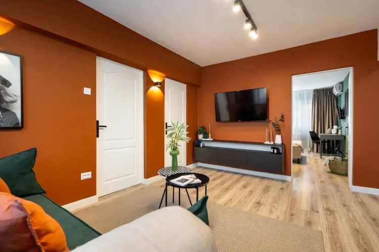 Colorful Bright 2BR on Iconic Calea Victoriei