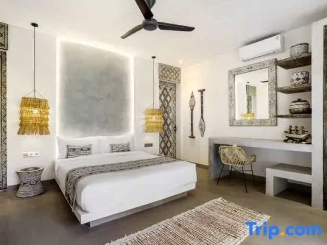 6 Bedrooms Villa