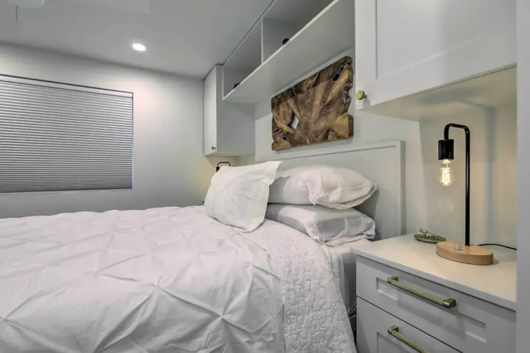 Aspen Condo w/ Mountain Views & Ski Access!