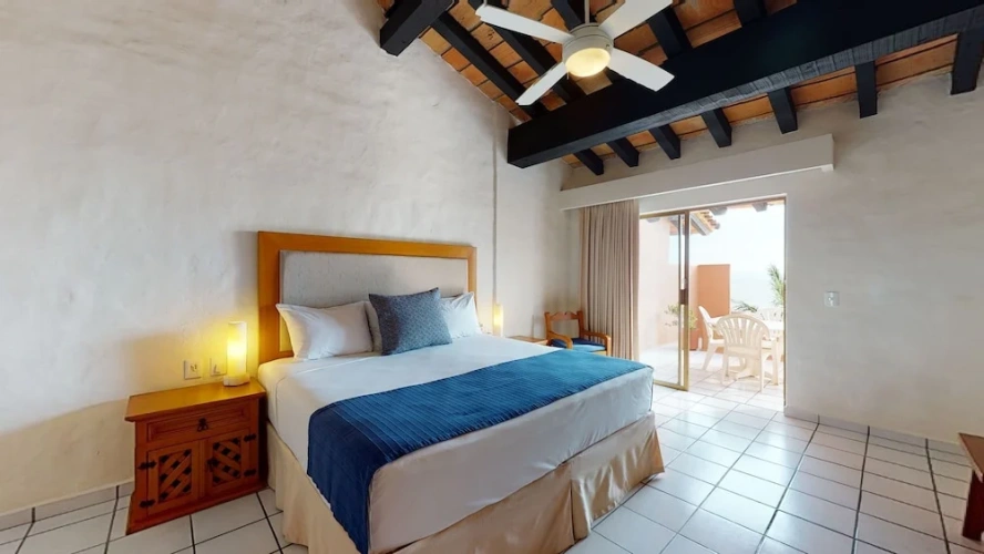Royal Sextuple room