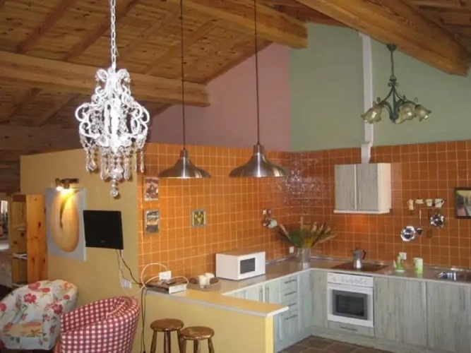 5 Bedrooms Cottage